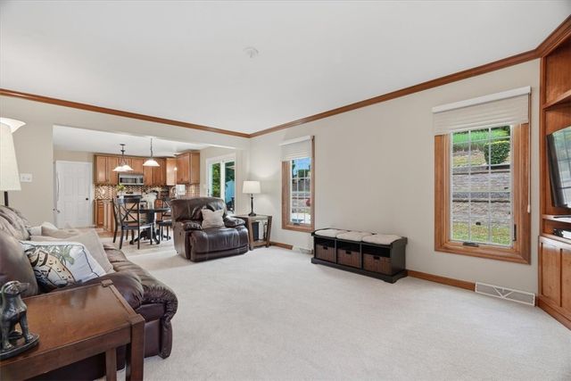 130 W Field Club DRIVE, Robinson Twp, PA 15136