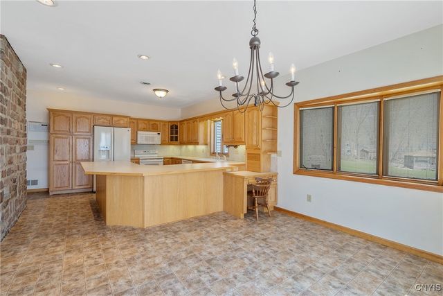 28 Wedgeworth Drive, West Monroe, NY 13167