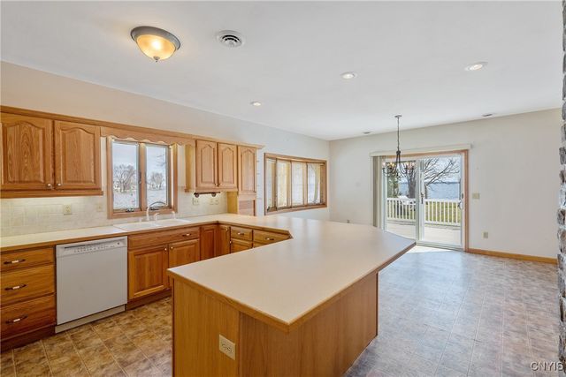 28 Wedgeworth Drive, West Monroe, NY 13167