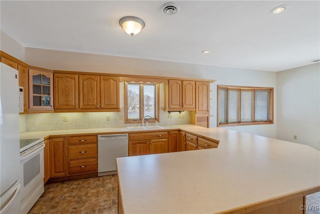 28 Wedgeworth Drive, West Monroe, NY 13167