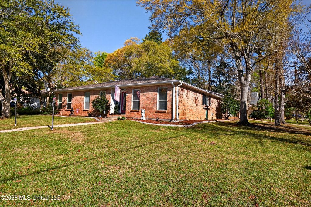 88386 E Diamondhead Drive, Diamondhead, MS 39525