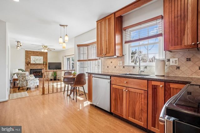 12729 FANTASIA DR, Herndon, VA 20170