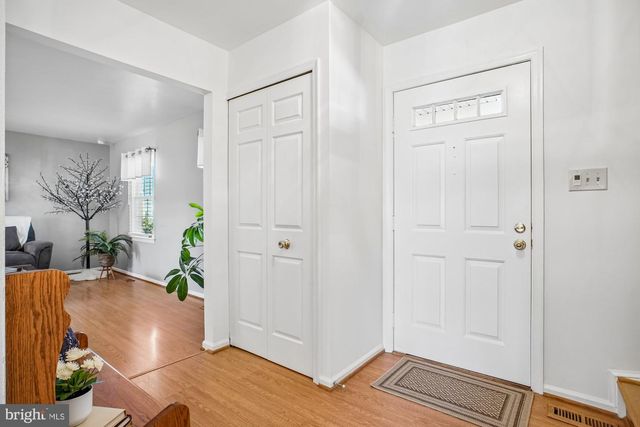 12729 FANTASIA DR, Herndon, VA 20170