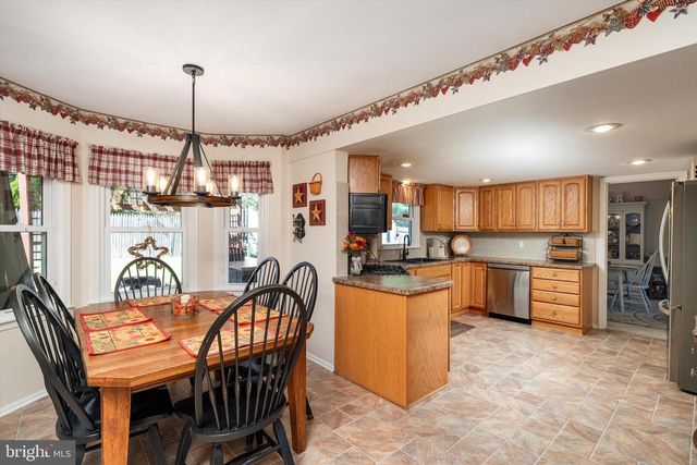 11 HOLLYNOLL DR, Hamilton, NJ 08619