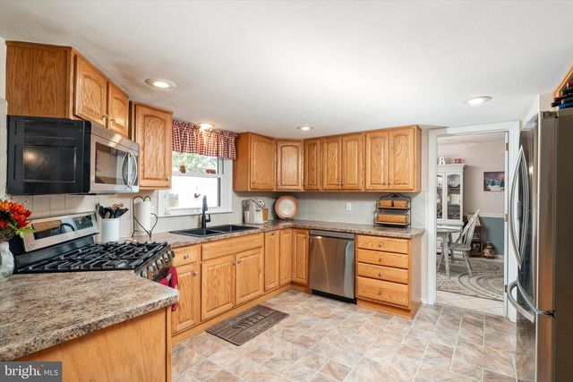 11 HOLLYNOLL DR, Hamilton, NJ 08619