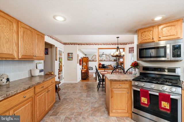 11 HOLLYNOLL DR, Hamilton, NJ 08619