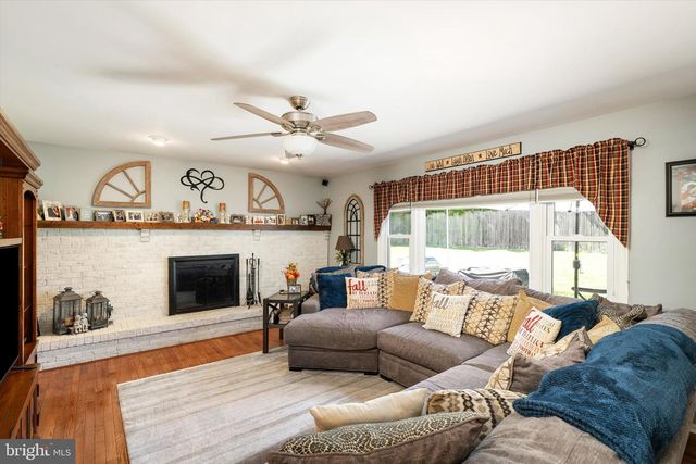 11 HOLLYNOLL DR, Hamilton, NJ 08619