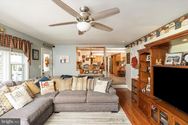 11 HOLLYNOLL DR, Hamilton, NJ 08619