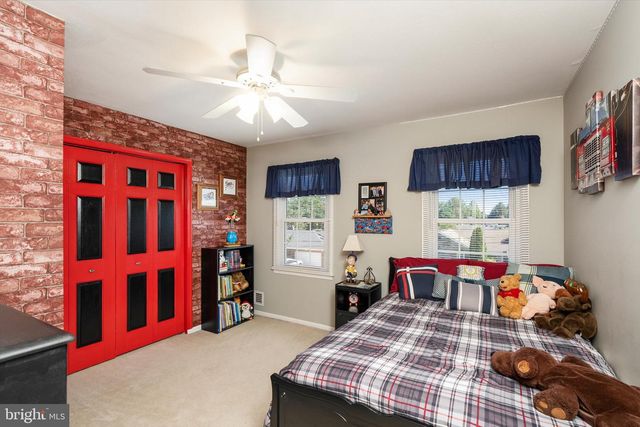 11 HOLLYNOLL DR, Hamilton, NJ 08619