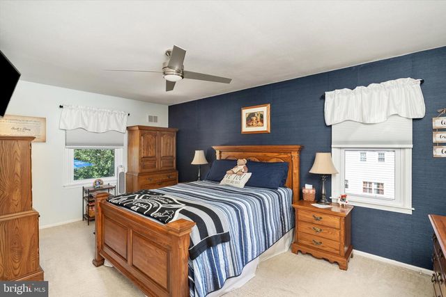 11 HOLLYNOLL DR, Hamilton, NJ 08619