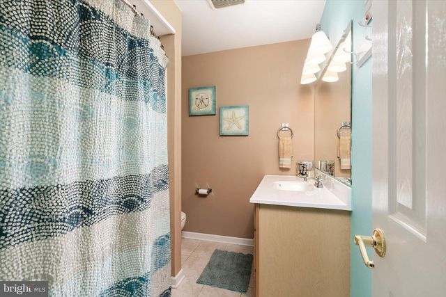 11 HOLLYNOLL DR, Hamilton, NJ 08619