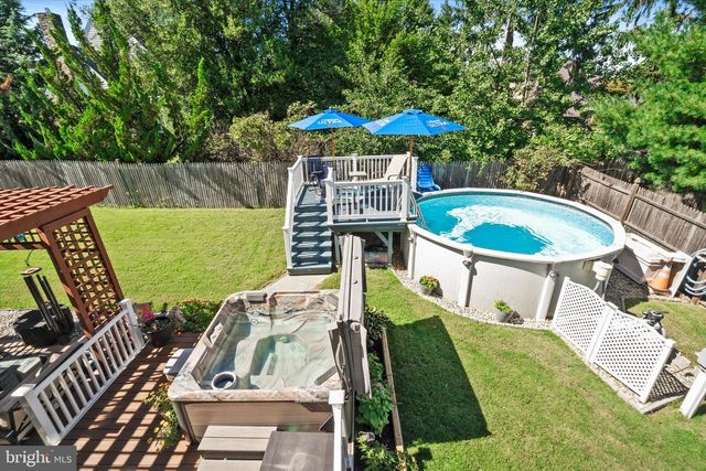 11 HOLLYNOLL DR, Hamilton, NJ 08619
