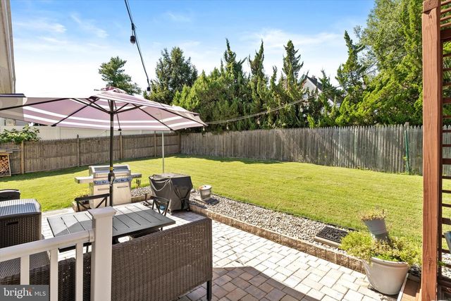 11 HOLLYNOLL DR, Hamilton, NJ 08619