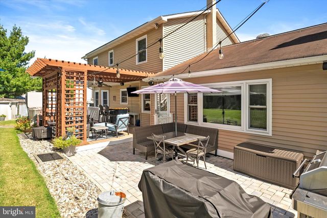 11 HOLLYNOLL DR, Hamilton, NJ 08619