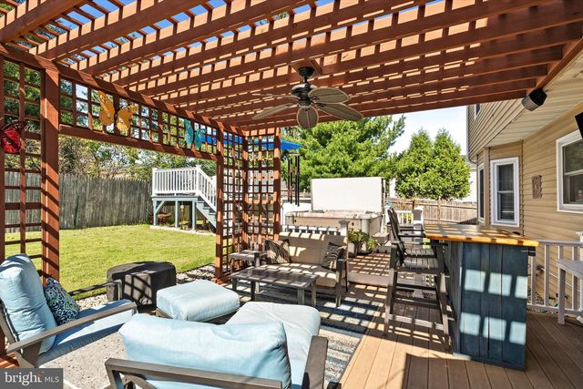 11 HOLLYNOLL DR, Hamilton, NJ 08619