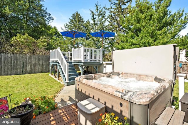 11 HOLLYNOLL DR, Hamilton, NJ 08619