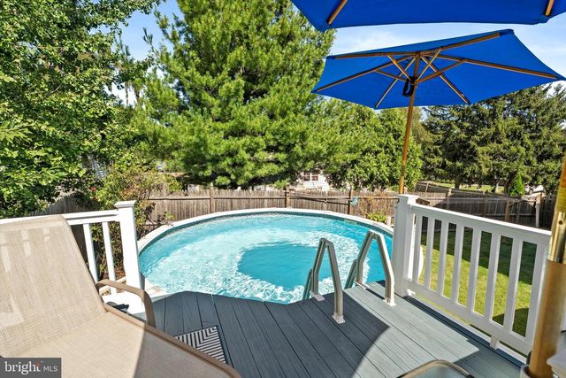 11 HOLLYNOLL DR, Hamilton, NJ 08619