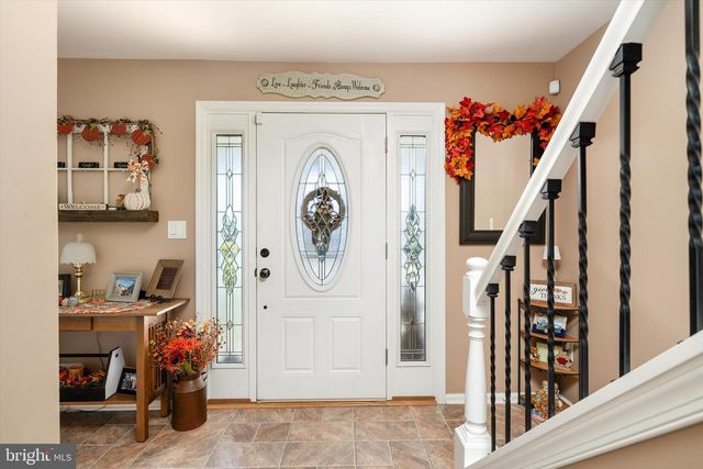 11 HOLLYNOLL DR, Hamilton, NJ 08619