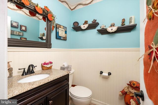 11 HOLLYNOLL DR, Hamilton, NJ 08619