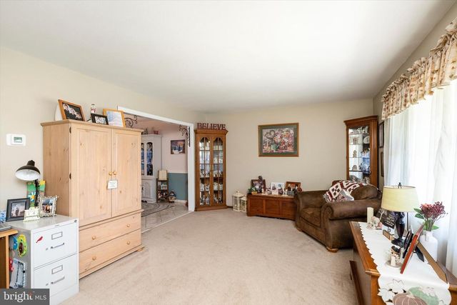 11 HOLLYNOLL DR, Hamilton, NJ 08619