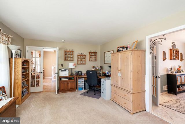 11 HOLLYNOLL DR, Hamilton, NJ 08619