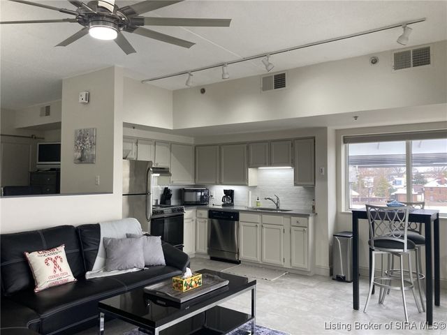 1 Riverpointe Plaza 321, Jeffersonville, IN 47130