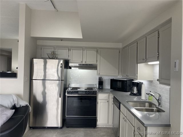 1 Riverpointe Plaza 321, Jeffersonville, IN 47130