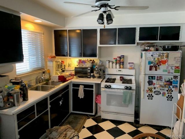 14405 Stephens Road, Warren, MI 48089