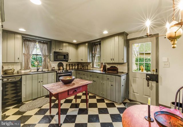 1349 KINGS HWY, Pilesgrove, NJ 08098