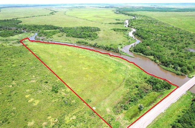 0 Fm 1985, Anahuac, TX 77514