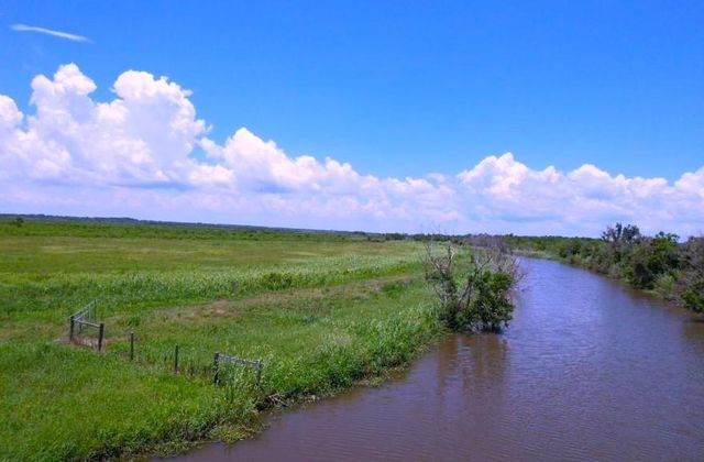 0 Fm 1985, Anahuac, TX 77514