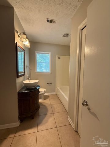 502 Chaseville St, Pensacola, FL 32507