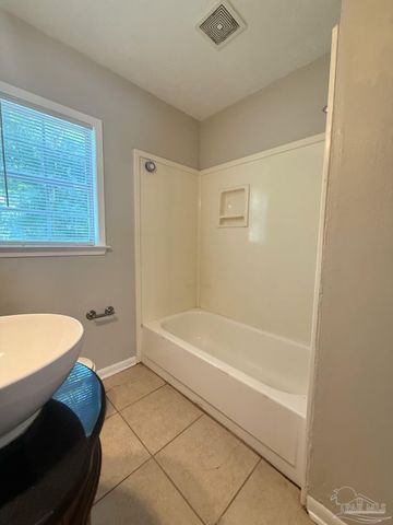 502 Chaseville St, Pensacola, FL 32507