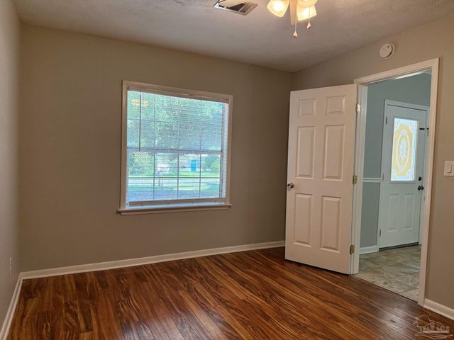 502 Chaseville St, Pensacola, FL 32507