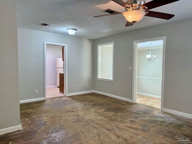 502 Chaseville St, Pensacola, FL 32507