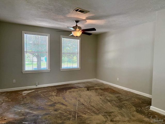502 Chaseville St, Pensacola, FL 32507