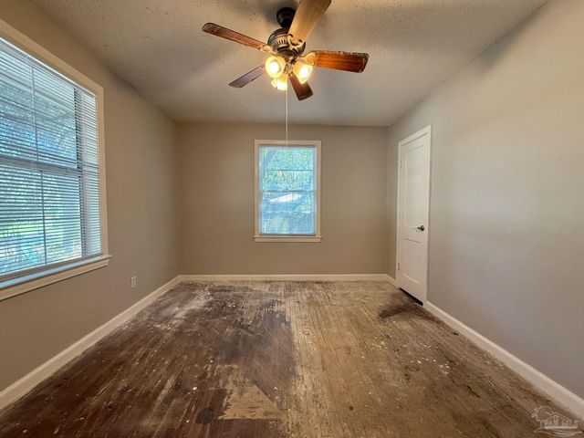 502 Chaseville St, Pensacola, FL 32507