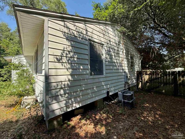 502 Chaseville St, Pensacola, FL 32507
