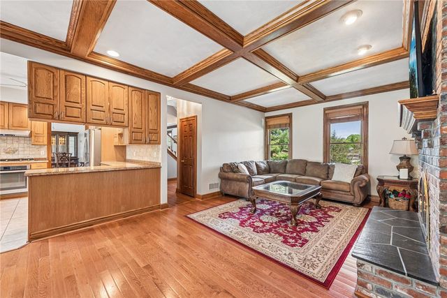1140 S Whitmore Rd, North Huntingdon, PA 15642