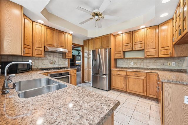 1140 S Whitmore Rd, North Huntingdon, PA 15642