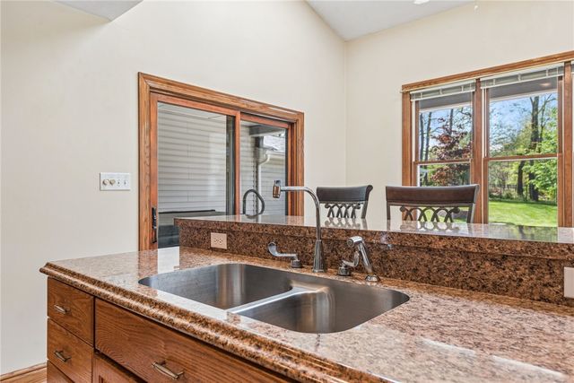 1140 S Whitmore Rd, North Huntingdon, PA 15642