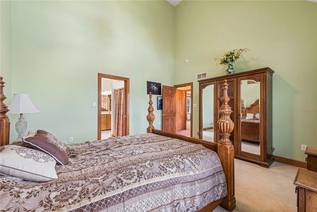 1140 S Whitmore Rd, North Huntingdon, PA 15642