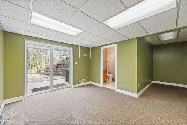 1140 S Whitmore Rd, North Huntingdon, PA 15642