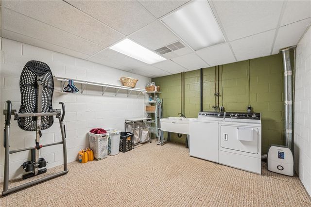 1140 S Whitmore Rd, North Huntingdon, PA 15642