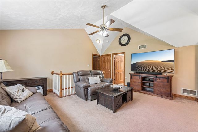 1140 S Whitmore Rd, North Huntingdon, PA 15642