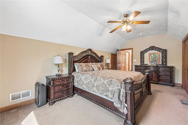 1140 S Whitmore Rd, North Huntingdon, PA 15642