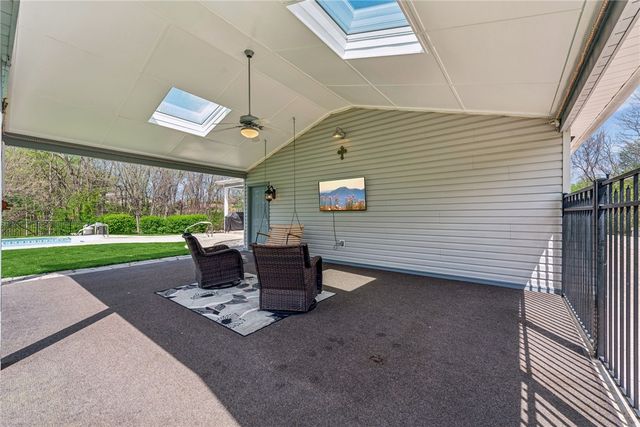 1140 S Whitmore Rd, North Huntingdon, PA 15642