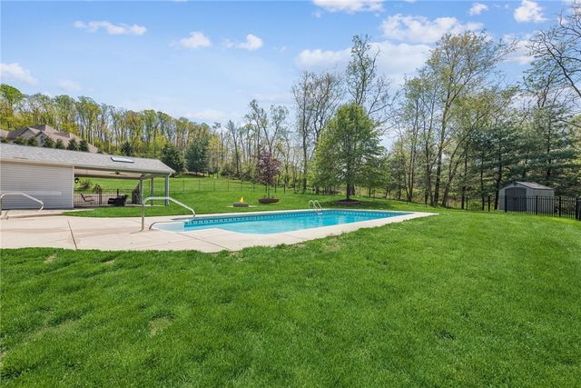 1140 S Whitmore Rd, North Huntingdon, PA 15642