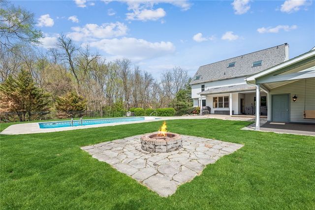 1140 S Whitmore Rd, North Huntingdon, PA 15642