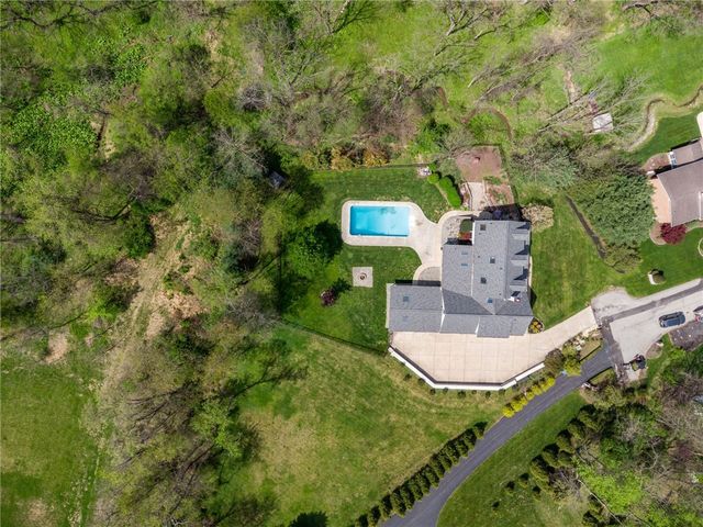 1140 S Whitmore Rd, North Huntingdon, PA 15642